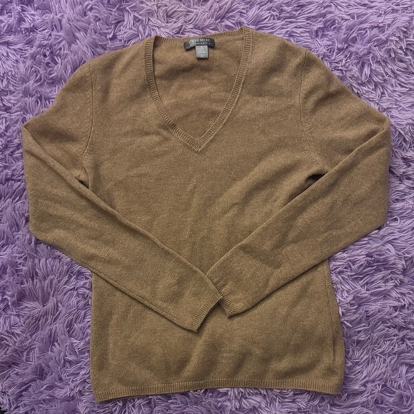 CASHMERE by charter club Sweaters - Elegant V-Neck Sweater in Warm Brown